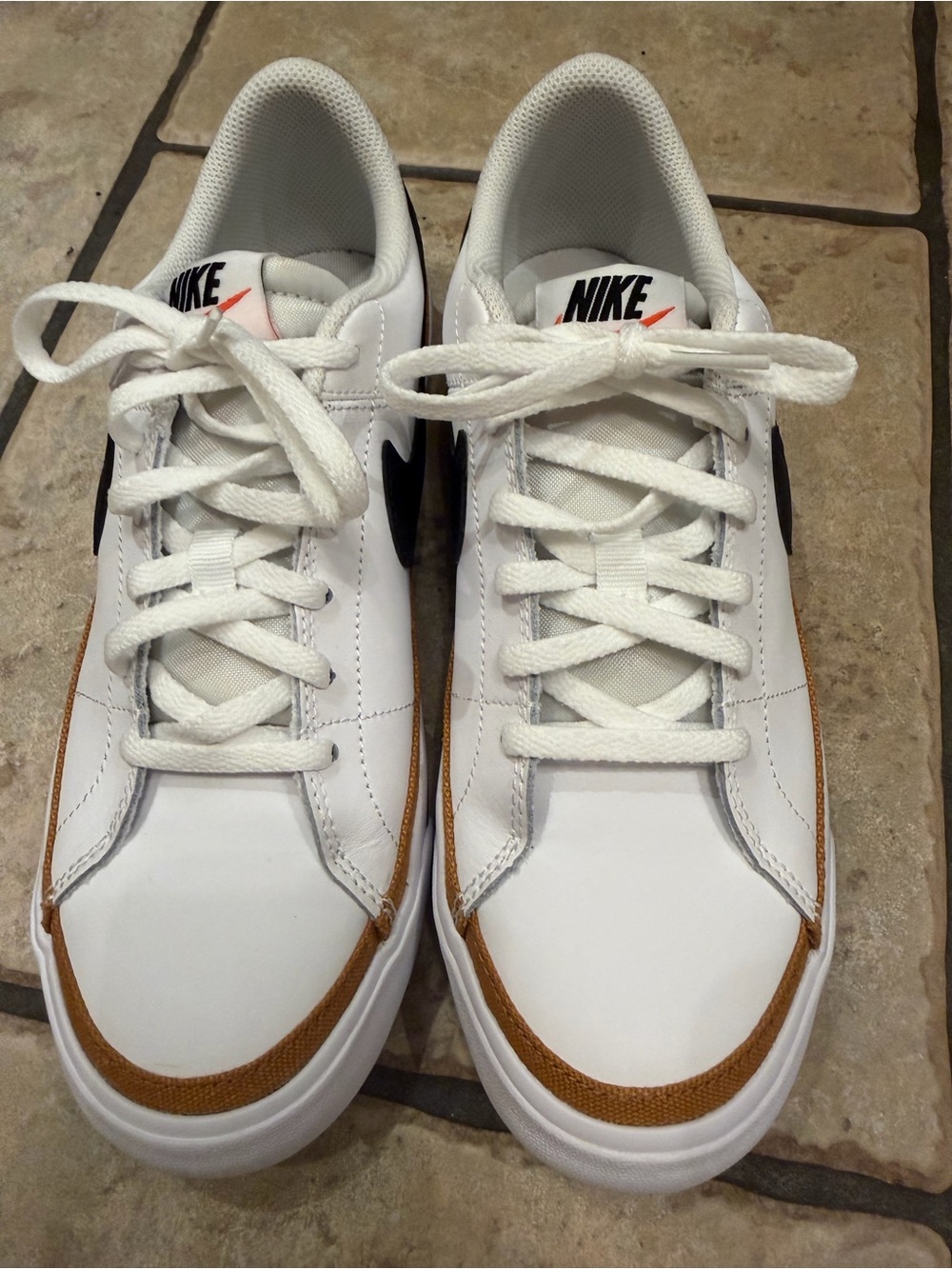 Nike Men’s White Sneakers with Black Swoosh and Brown Trim